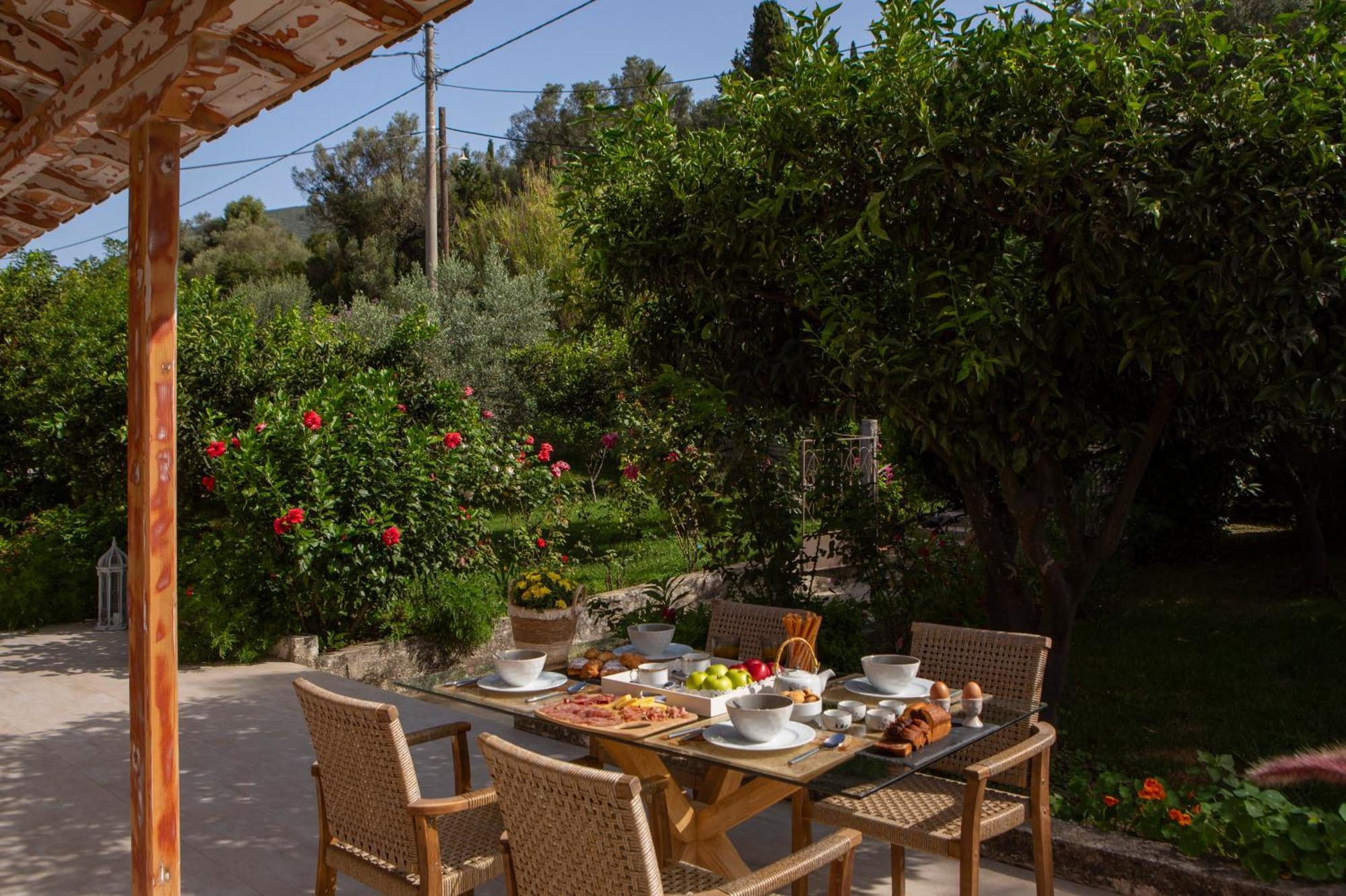 Villa Kallisti - Private Villa With Hot Tub, Large Garden, Close To The Beach Agia Varvara  Zewnętrze zdjęcie